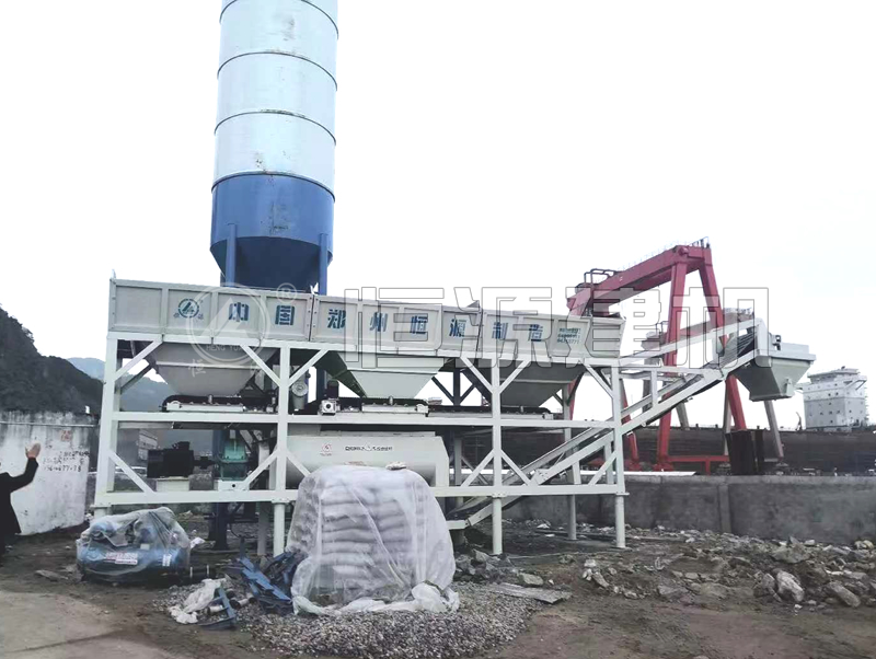 浙江客戶500噸穩(wěn)定土拌合站一體機(jī)安裝調(diào)試現(xiàn)場(chǎng)