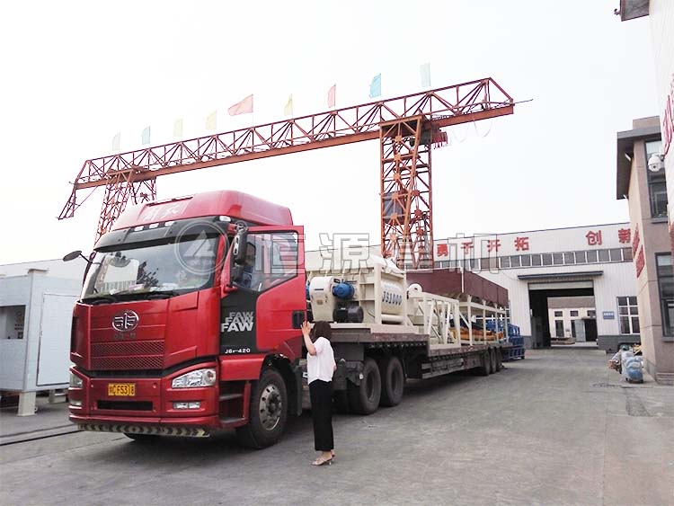 HZS60混凝土攪拌站裝車發(fā)貨,發(fā)往新疆