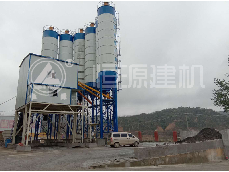 恒源建機(jī)環(huán)保型攪拌站是如何做到無(wú)粉塵的?